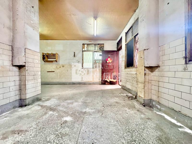 太平大面寬大地坪邊間古早味透天房屋室內格局與周邊環境