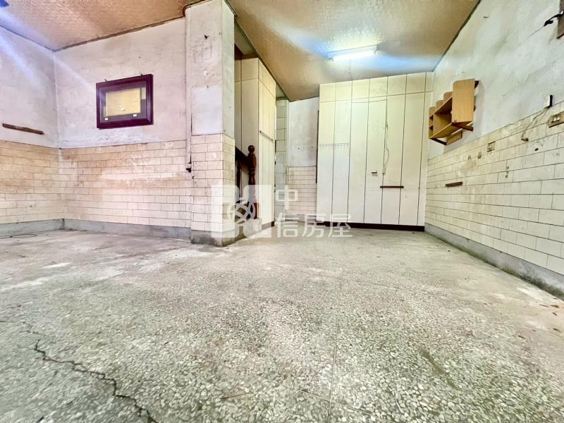 太平大面寬大地坪邊間古早味透天房屋室內格局與周邊環境