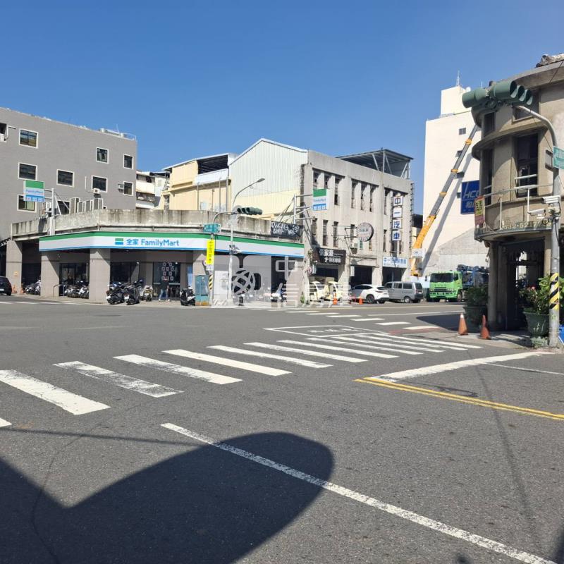 鹽埕駁二透天金店面房屋室內格局與周邊環境