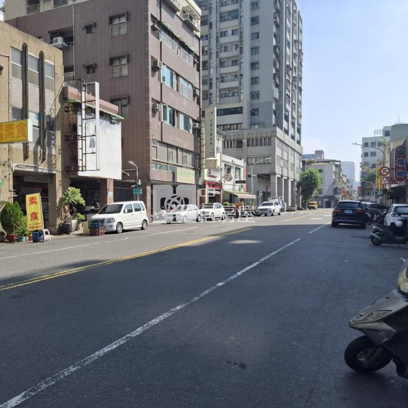 鹽埕駁二透天金店面房屋室內格局與周邊環境