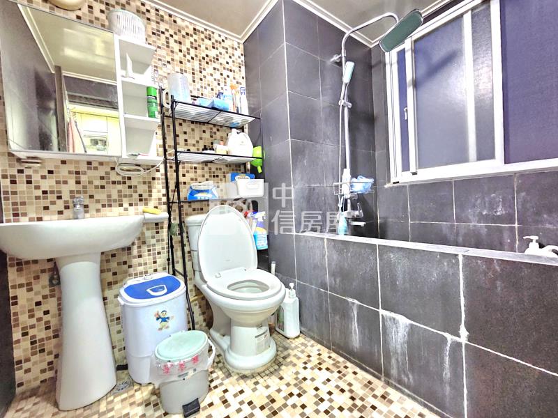 摩力3房車位4樓房屋室內格局與周邊環境