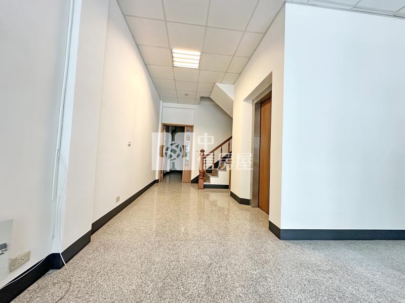 忠明路臨路電梯透店房屋室內格局與周邊環境