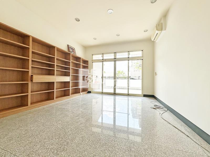 忠明路臨路電梯透店房屋室內格局與周邊環境