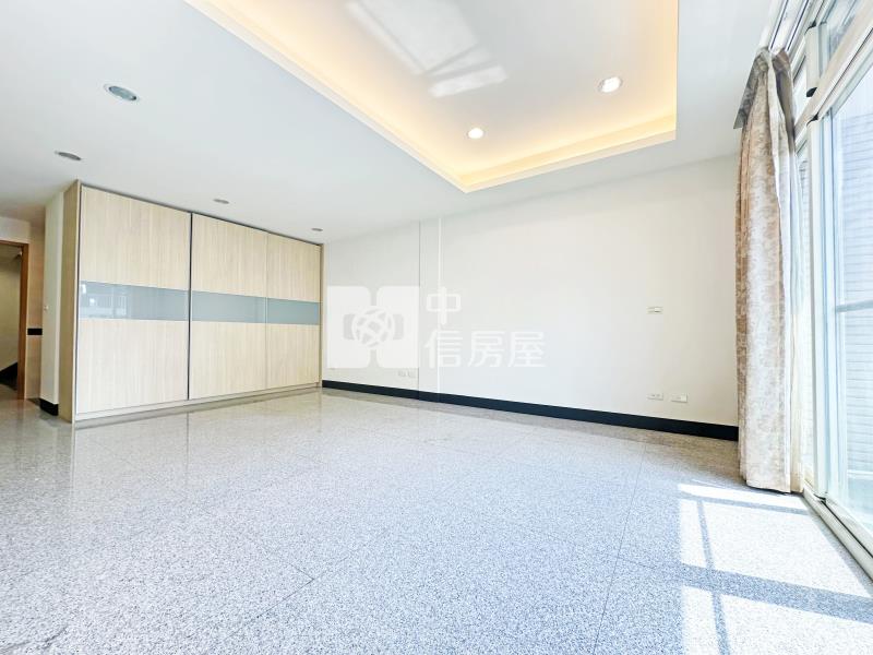 忠明路臨路電梯透店房屋室內格局與周邊環境