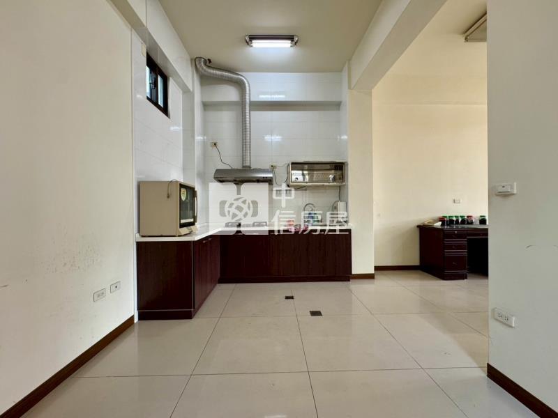 草屯碧山全聯旁邊間透天房屋室內格局與周邊環境