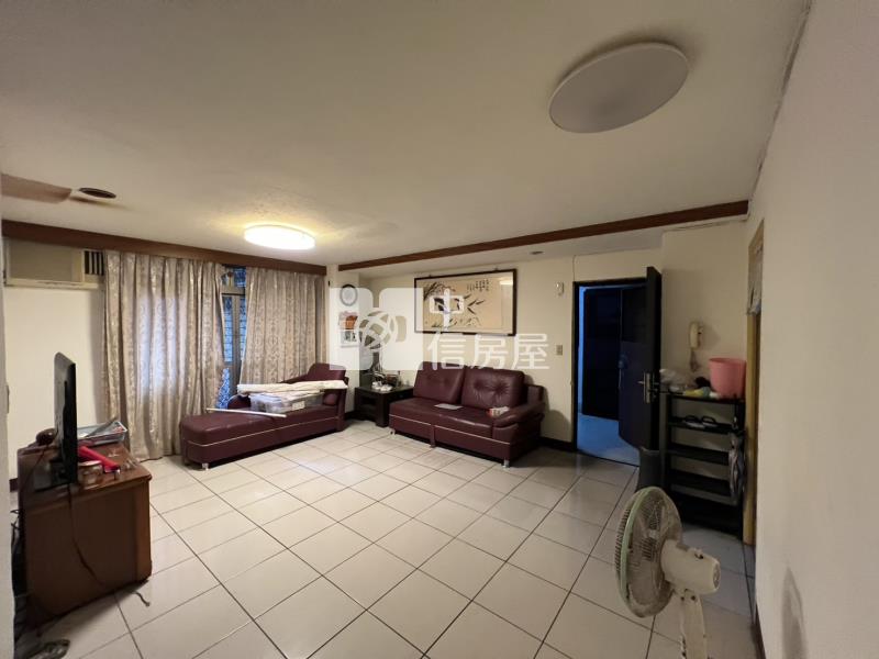 向上市場一樓華廈房屋室內格局與周邊環境