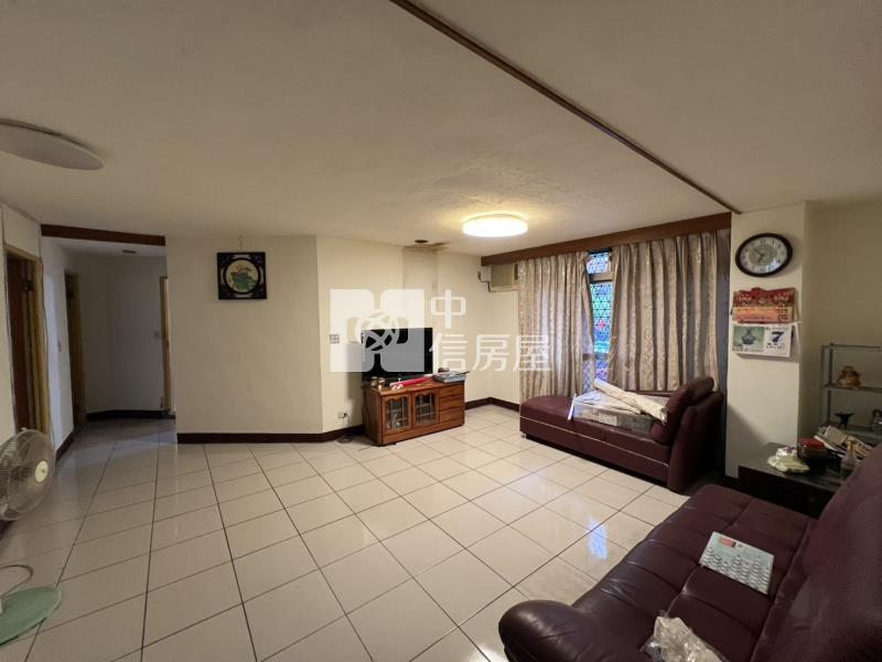 向上市場一樓華廈房屋室內格局與周邊環境