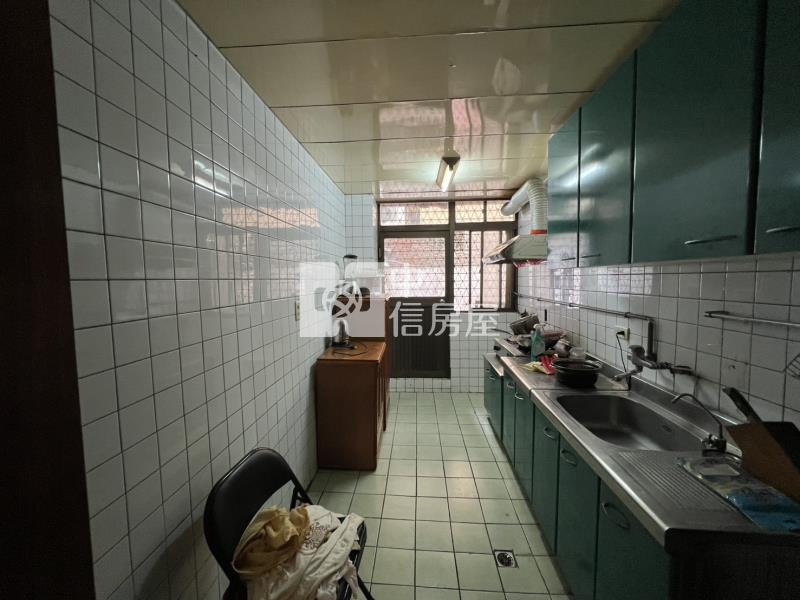 向上市場一樓華廈房屋室內格局與周邊環境