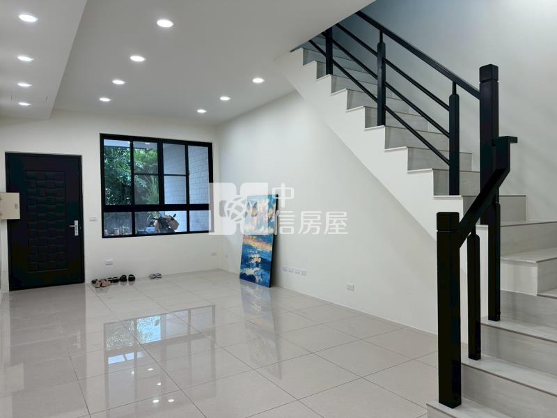 高雄大寮整新明亮透天房屋室內格局與周邊環境