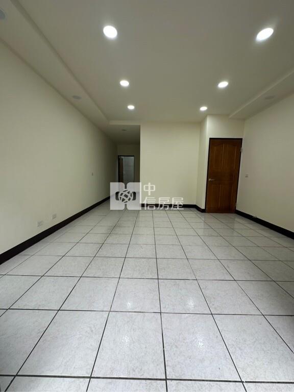 南勢重劃區全新整理三車位店墅房屋室內格局與周邊環境