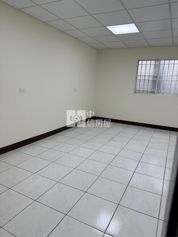 南勢重劃區全新整理三車位店墅房屋室內格局與周邊環境