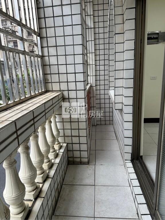 南勢重劃區全新整理三車位店墅房屋室內格局與周邊環境