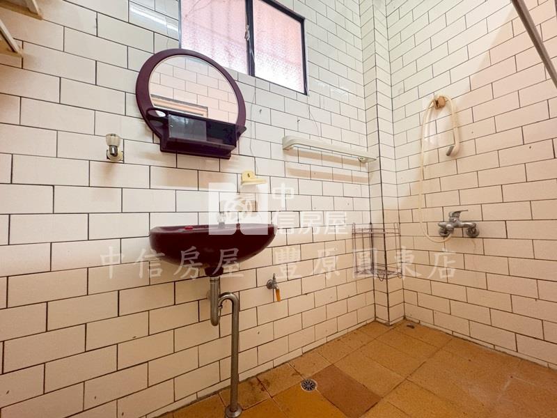 市區9米面寬大平房房屋室內格局與周邊環境