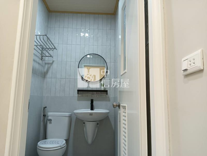 捷運鳳山國中翻新一樓美寓房屋室內格局與周邊環境