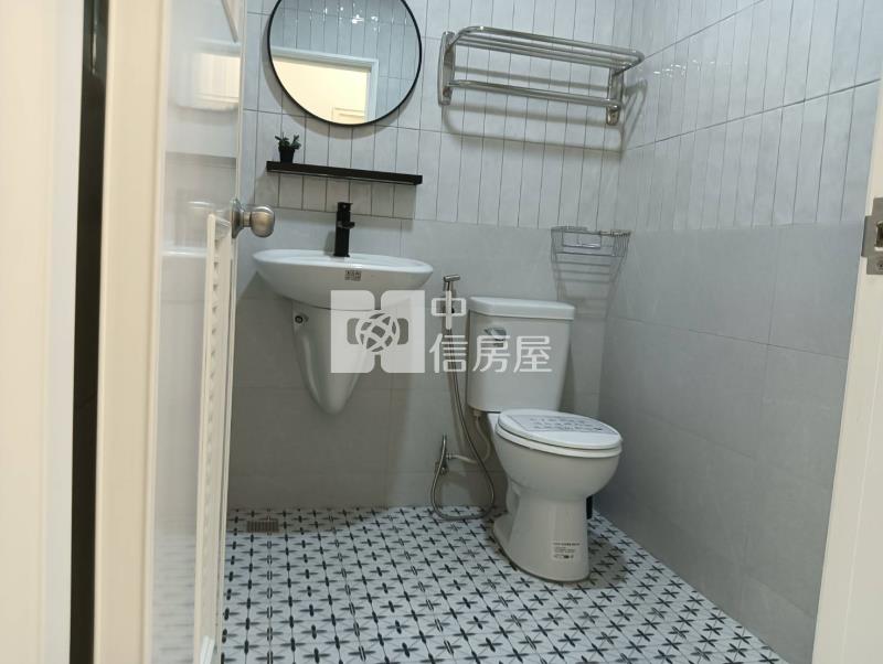 捷運鳳山國中翻新一樓美寓房屋室內格局與周邊環境