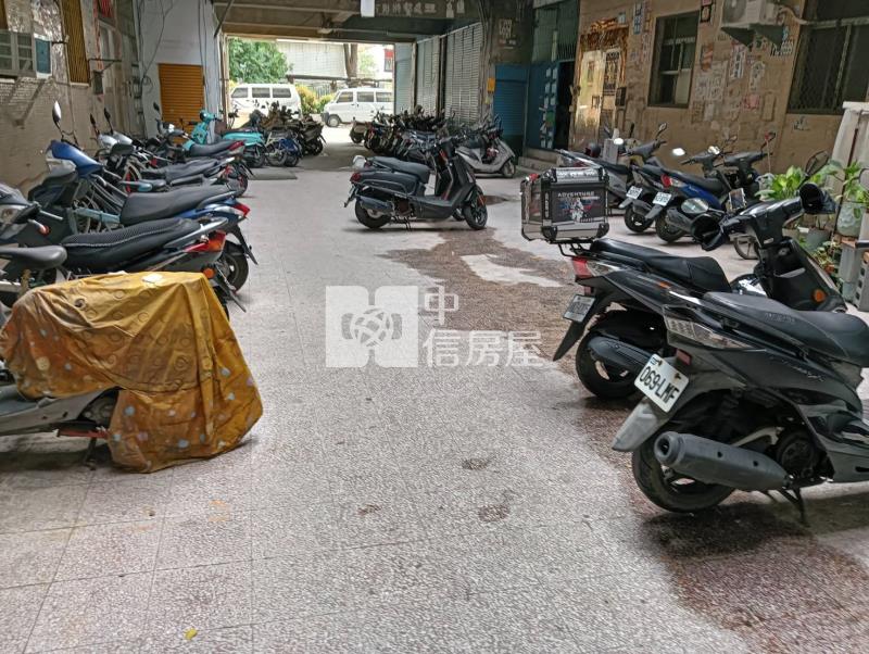 捷運鳳山國中翻新一樓美寓房屋室內格局與周邊環境