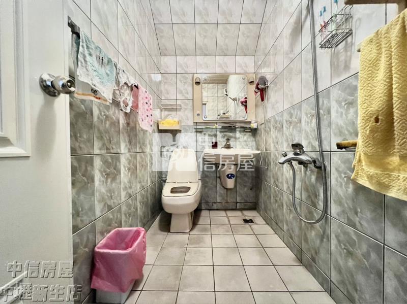 大竹國小旁前院停車美透天房屋室內格局與周邊環境