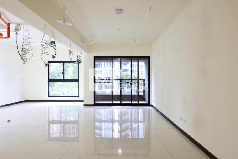 【安家】w站前事務所+平面車位房屋室內格局與周邊環境