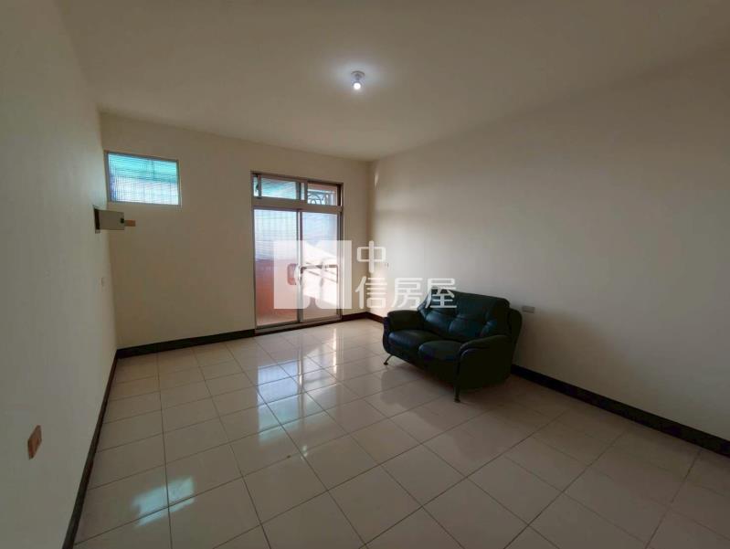 草漯富林正6房大透天房屋室內格局與周邊環境