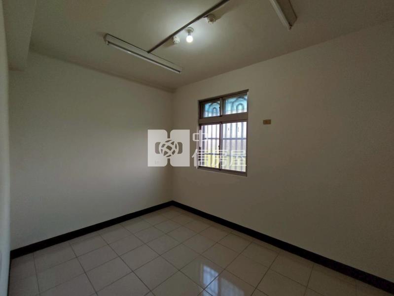 草漯富林正6房大透天房屋室內格局與周邊環境