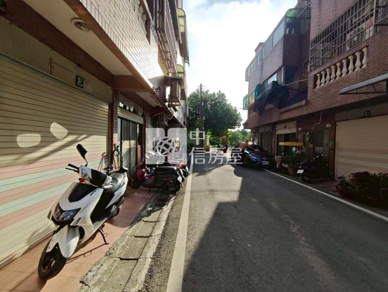 草漯富林正6房大透天房屋室內格局與周邊環境