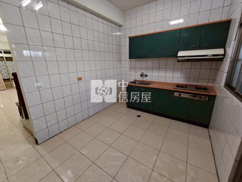 草漯富林正6房大透天房屋室內格局與周邊環境