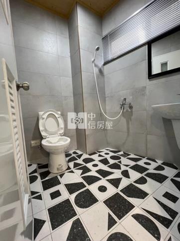 屏東總商圈透天收租6套房房屋室內格局與周邊環境