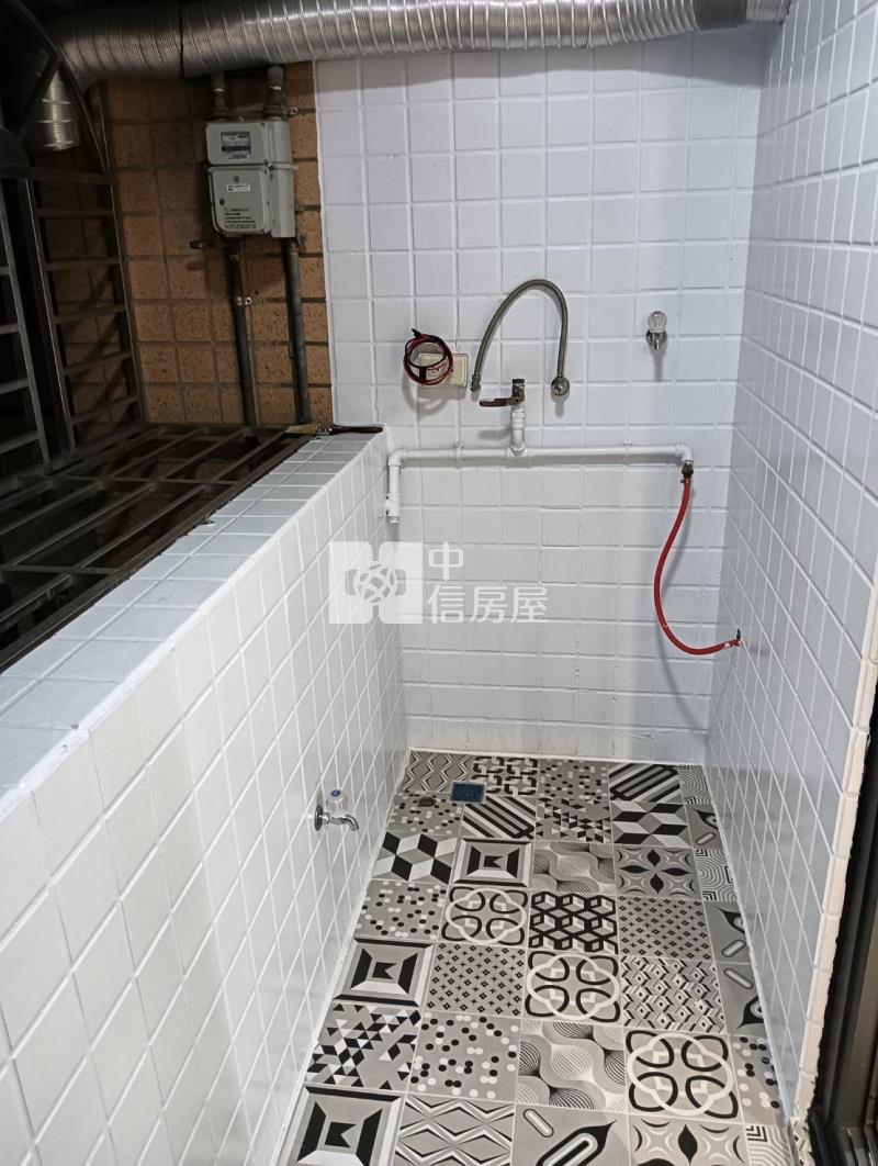 近:台積電楠梓車站華廈四房(租平車)房屋室內格局與周邊環境