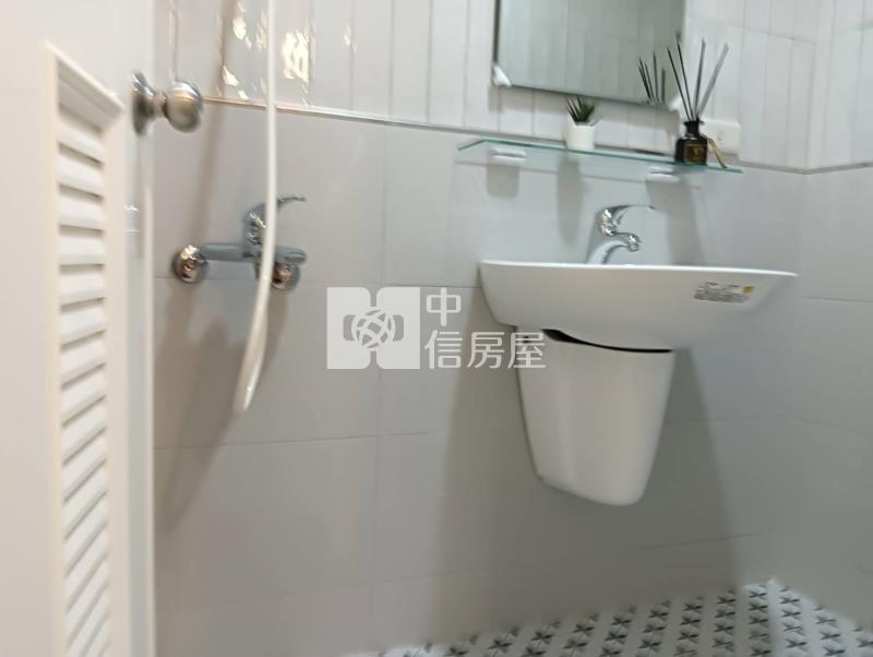 近:台積電楠梓車站華廈四房(租平車)房屋室內格局與周邊環境