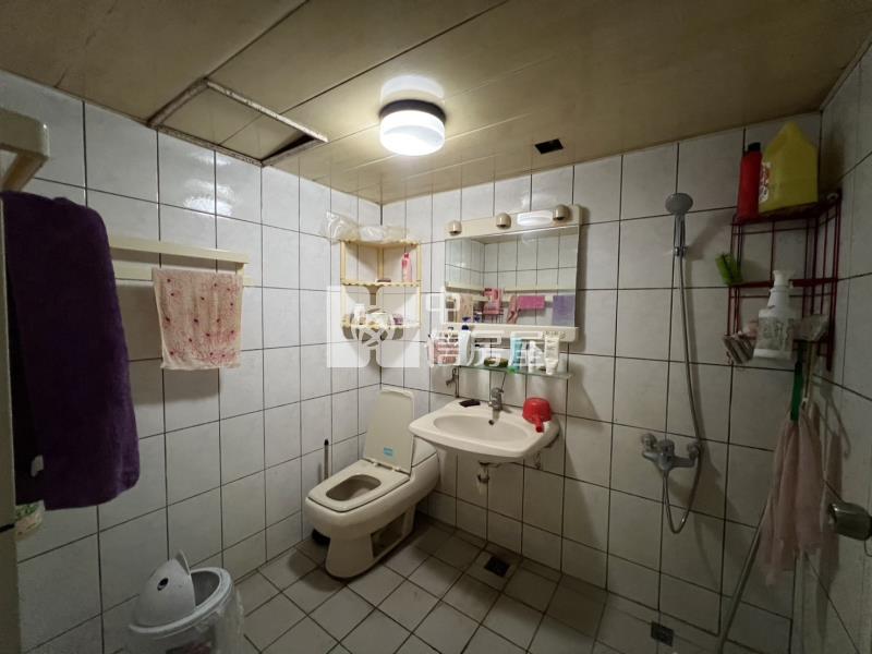 中原商圈體育園區大地坪孝親透天房屋室內格局與周邊環境