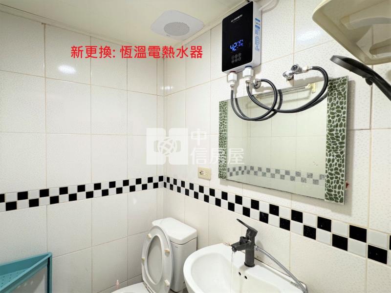 【長安圓舞曲】-逢甲|陽台套房-附機車位房屋室內格局與周邊環境