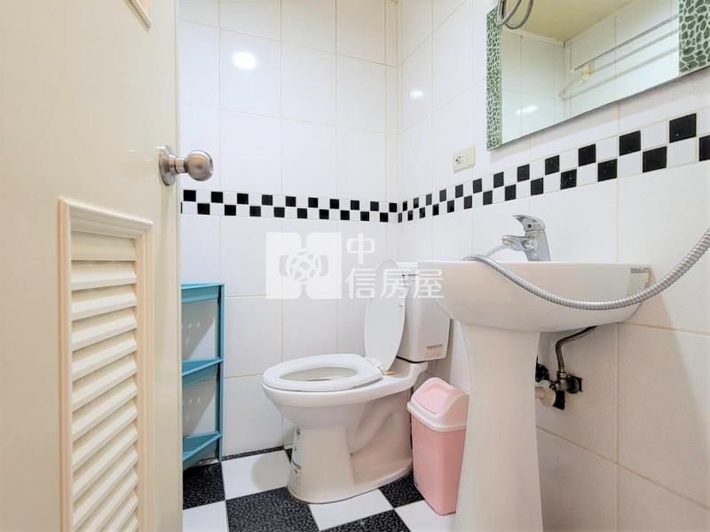 【長安圓舞曲】-逢甲|陽台套房-附機車位房屋室內格局與周邊環境