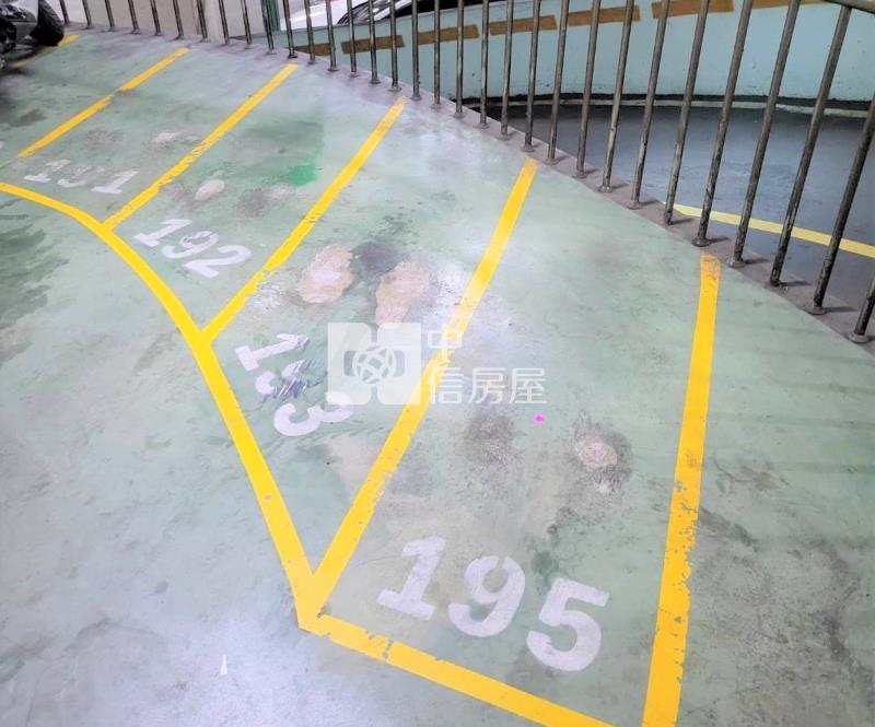 【長安圓舞曲】-逢甲|陽台套房-附機車位房屋室內格局與周邊環境