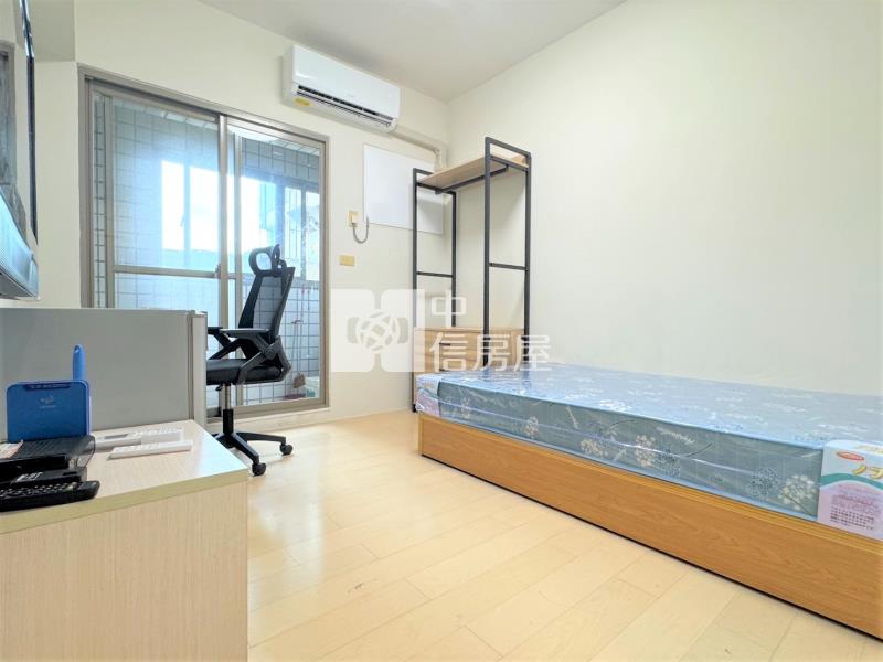 【長安圓舞曲】-逢甲|陽台套房-附機車位房屋室內格局與周邊環境