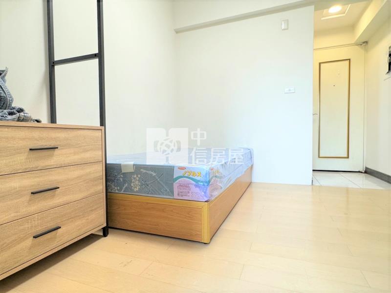 【長安圓舞曲】-逢甲|陽台套房-附機車位房屋室內格局與周邊環境