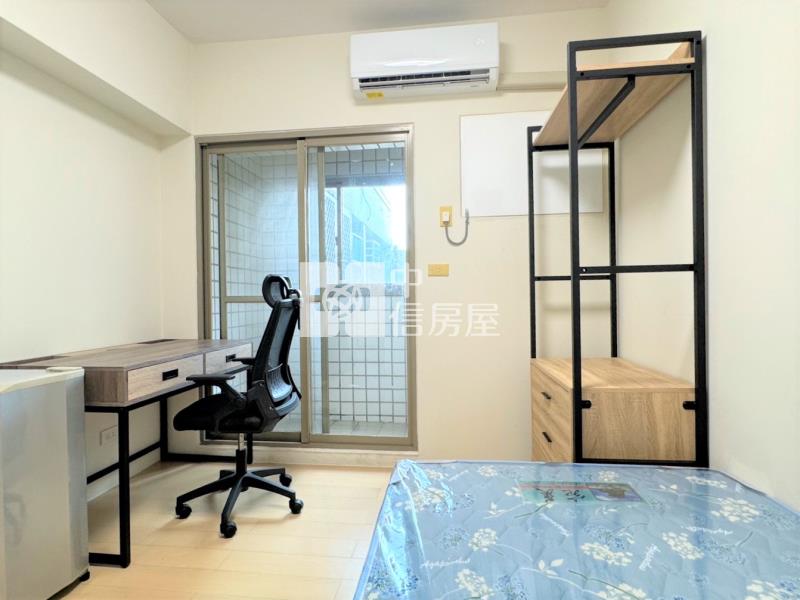 【長安圓舞曲】-逢甲|陽台套房-附機車位房屋室內格局與周邊環境