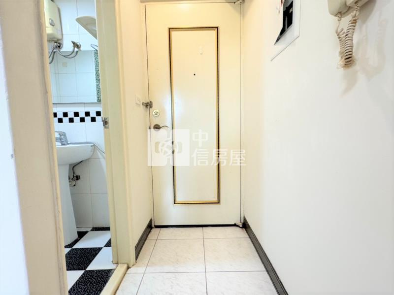 【長安圓舞曲】-逢甲|陽台套房-附機車位房屋室內格局與周邊環境