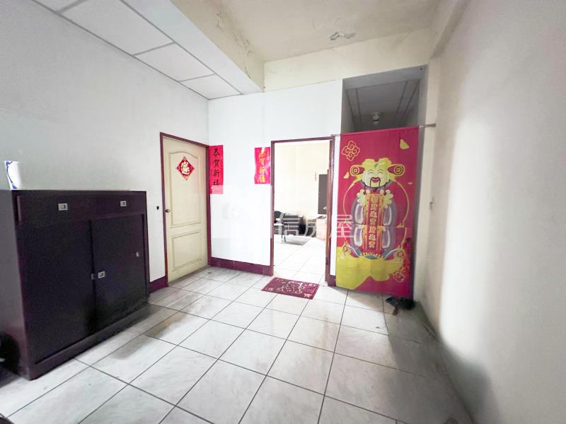 榮興商圈大面寬角透店房屋室內格局與周邊環境