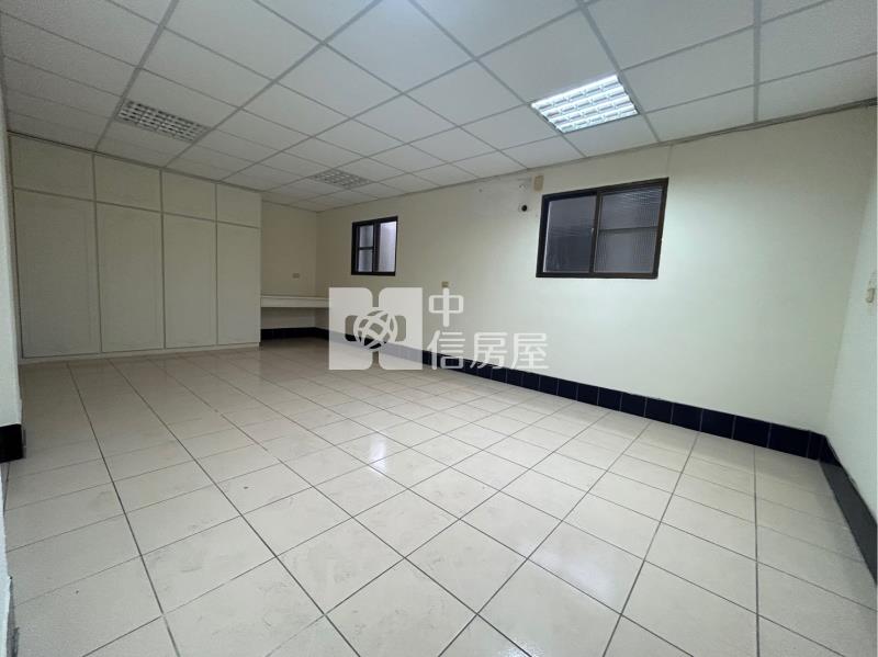 斗六鎮東國小旁大地坪雙車別墅房屋室內格局與周邊環境