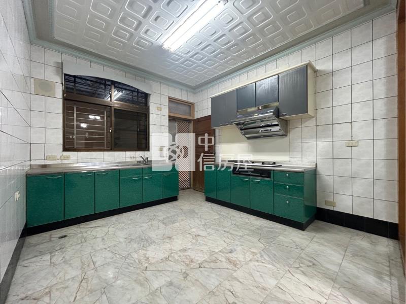 斗六鎮東國小旁大地坪雙車別墅房屋室內格局與周邊環境