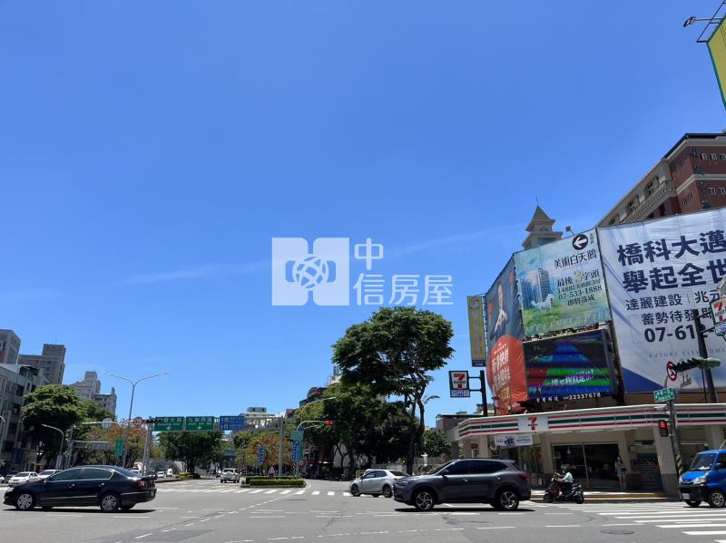 高雄鼓山華寧路雙面臨路稀有建地房屋室內格局與周邊環境