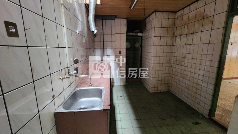 專委)中壢忠貞龍東市場旁邊間透天(需整理)房屋室內格局與周邊環境