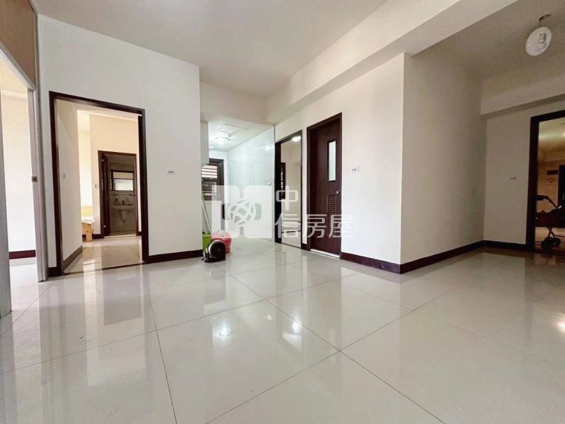 南勢幸福公園3+1房車房屋室內格局與周邊環境