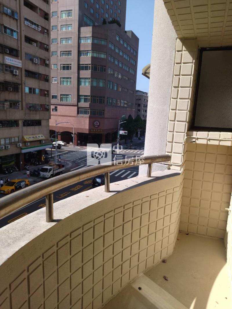 信義國小捷運站大四房房屋室內格局與周邊環境