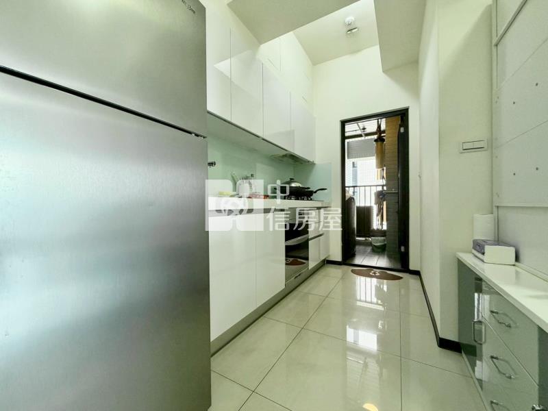 昂峰謙若樹機捷特區朝南三房平車房屋室內格局與周邊環境