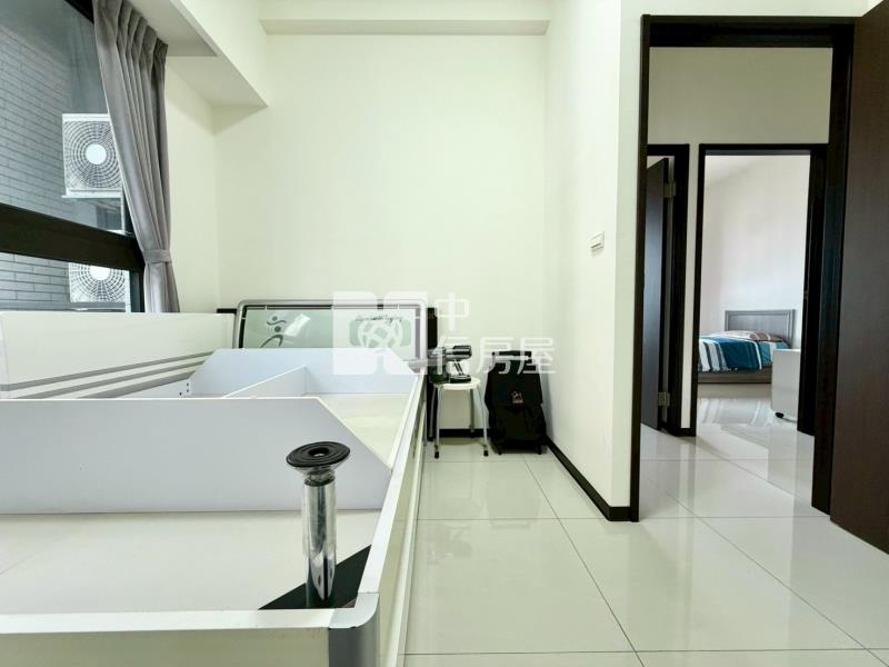 昂峰謙若樹機捷特區朝南三房平車房屋室內格局與周邊環境