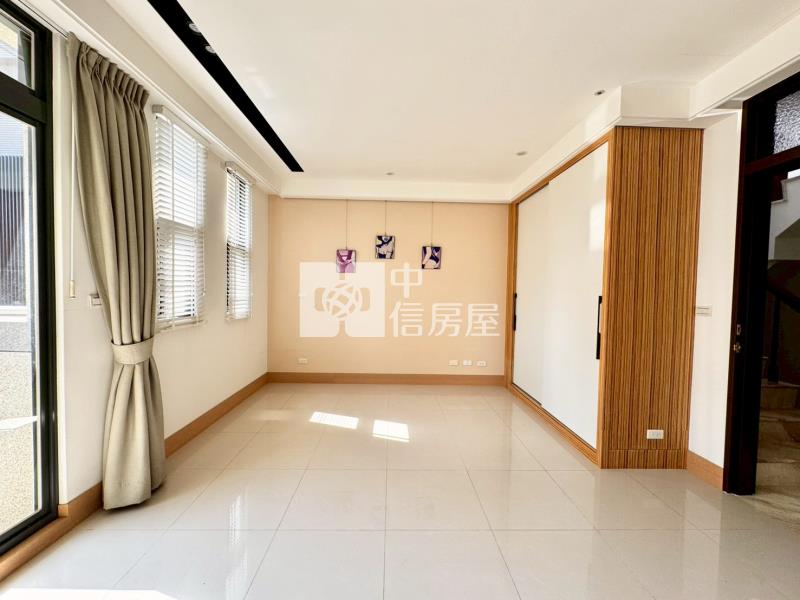 廍子公園臨路四車電梯豪墅房屋室內格局與周邊環境