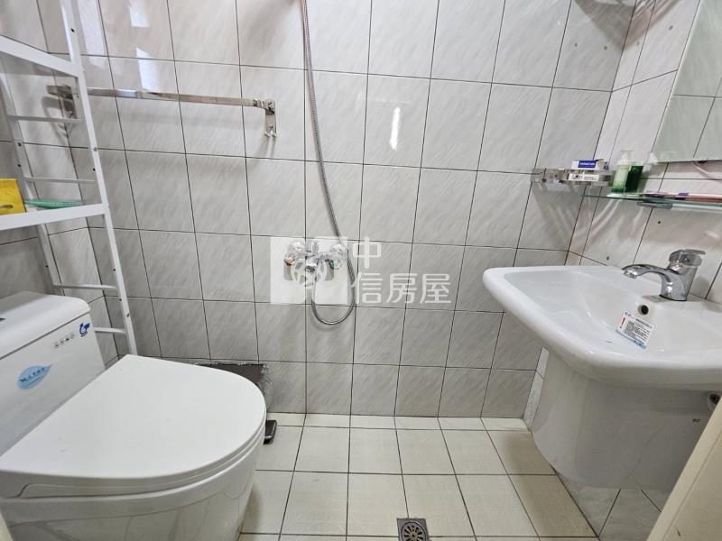 楊明國小3房+車位露台戶房屋室內格局與周邊環境