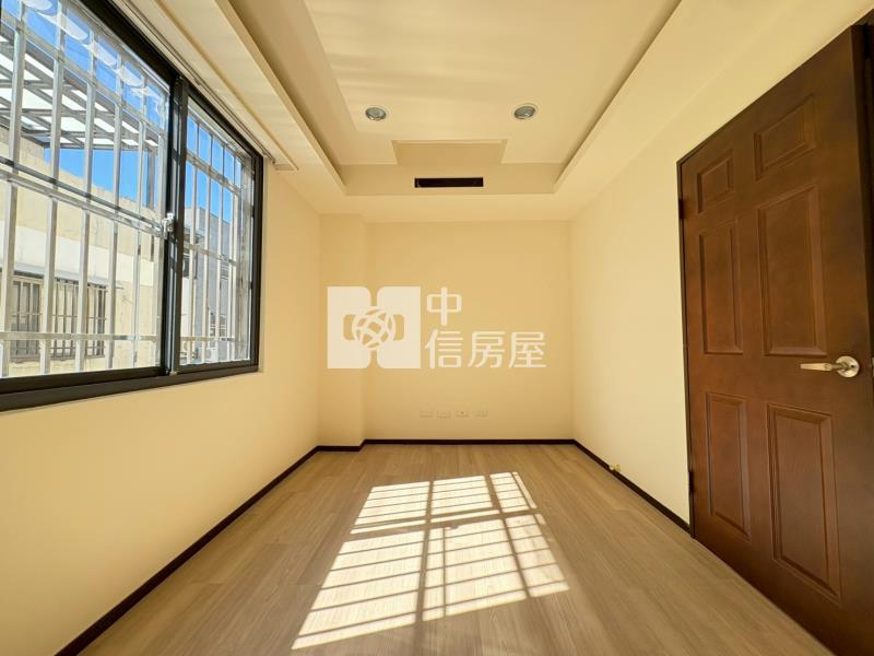 立新學區震後臨路車庫美墅房屋室內格局與周邊環境