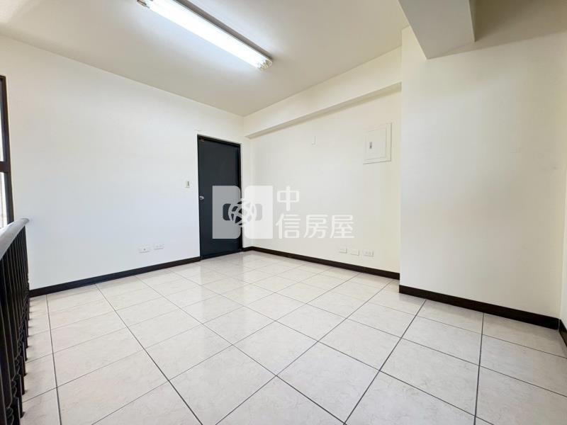 立新學區震後臨路車庫美墅房屋室內格局與周邊環境